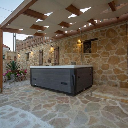 Pamelas House With Jacuzzi Kíssamos Eksteriør billede