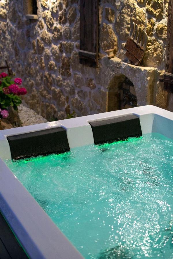 Pamelas House With Jacuzzi Kíssamos Eksteriør billede