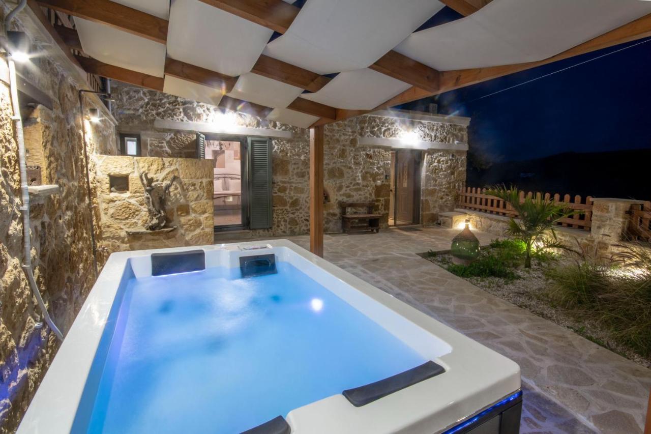 Pamelas House With Jacuzzi Kíssamos Eksteriør billede