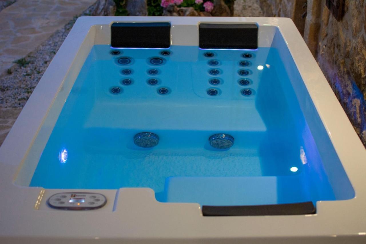 Pamelas House With Jacuzzi Kíssamos Eksteriør billede